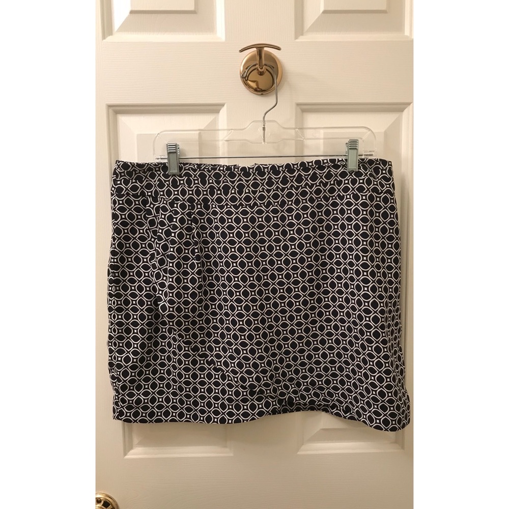 **BANANA REPUBLIC** Navy & White Skirt Size: 14
